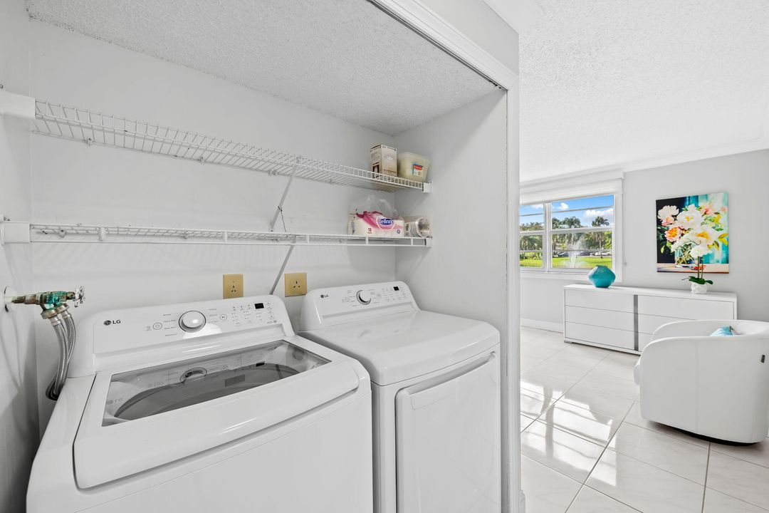 For Sale: $274,000 (2 beds, 2 baths, 1190 Square Feet)