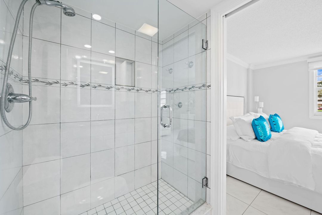 For Sale: $274,000 (2 beds, 2 baths, 1190 Square Feet)