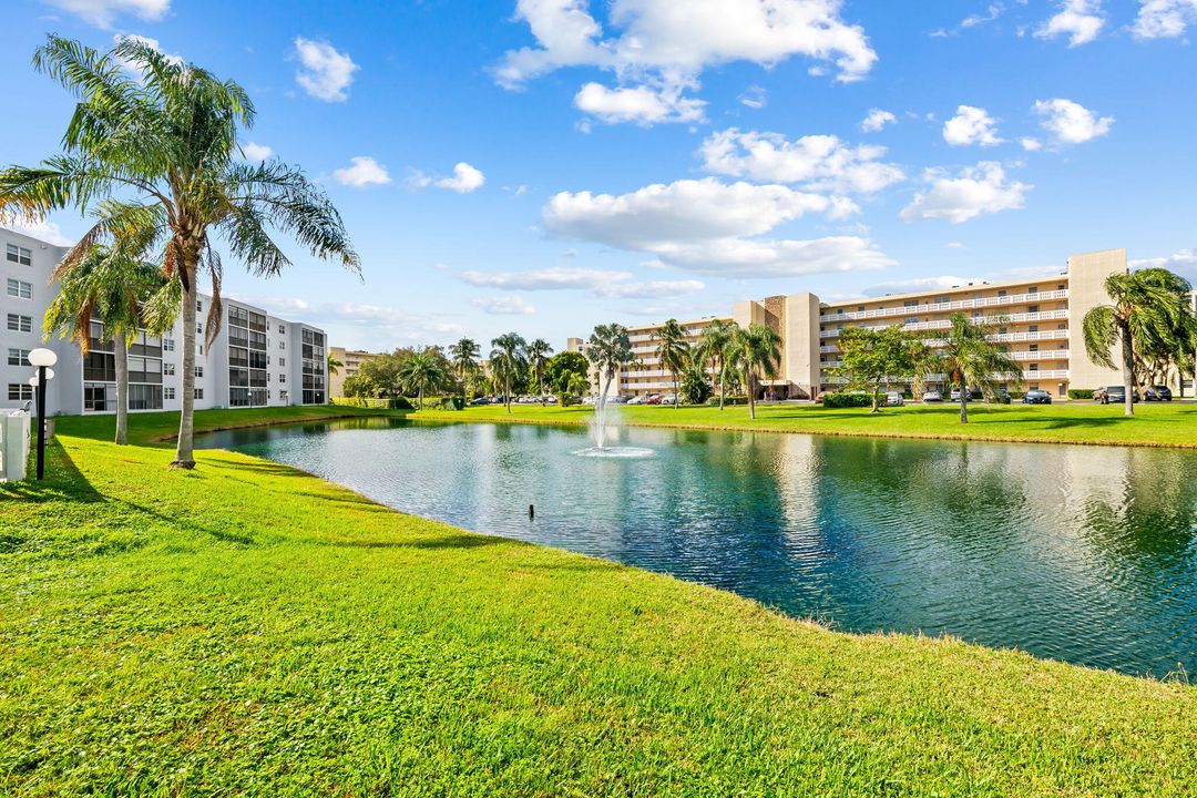 For Sale: $274,000 (2 beds, 2 baths, 1190 Square Feet)