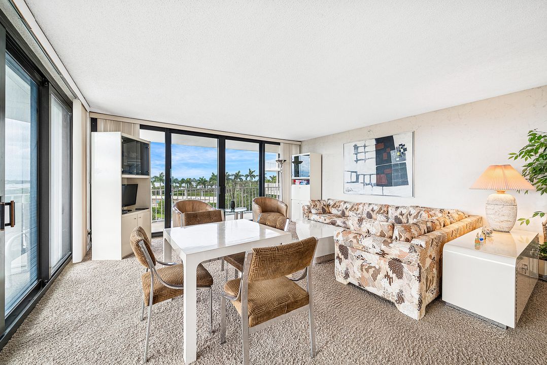 На продажу: $1,695,000 (3 спален, 2 ванн, 2119 Квадратных фут)