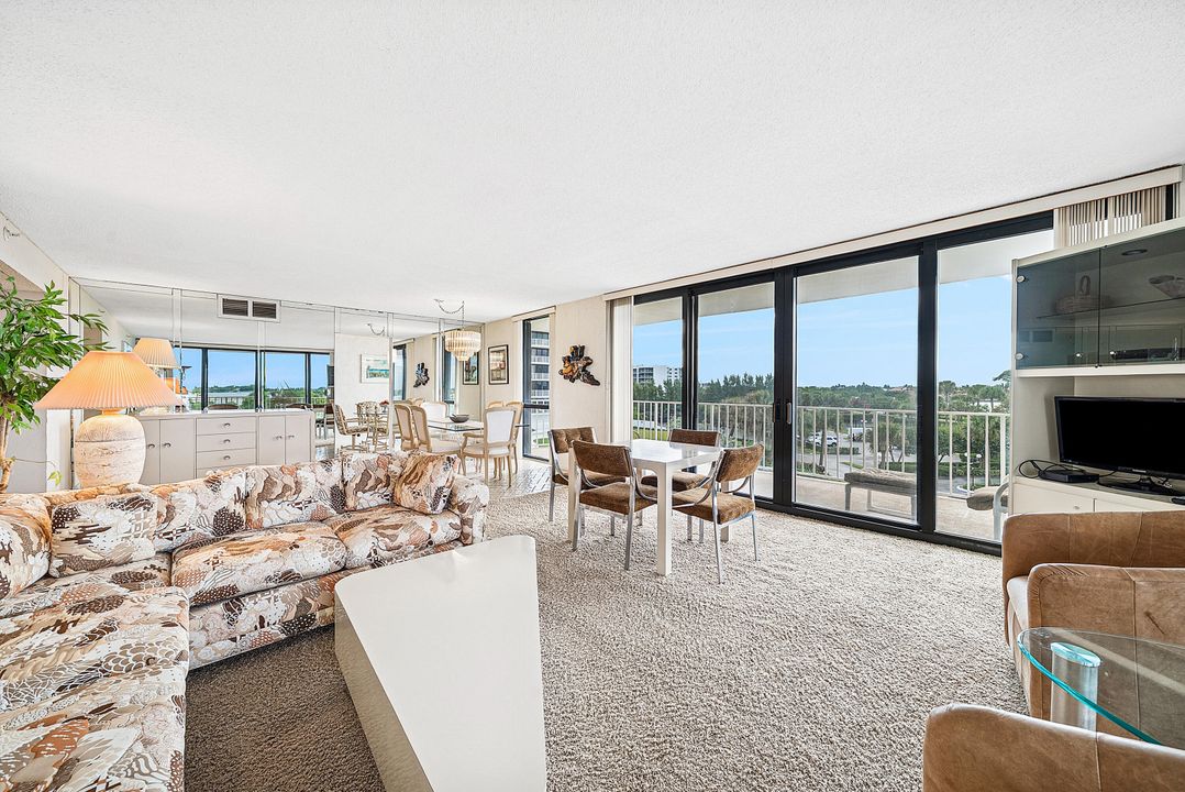 На продажу: $1,695,000 (3 спален, 2 ванн, 2119 Квадратных фут)