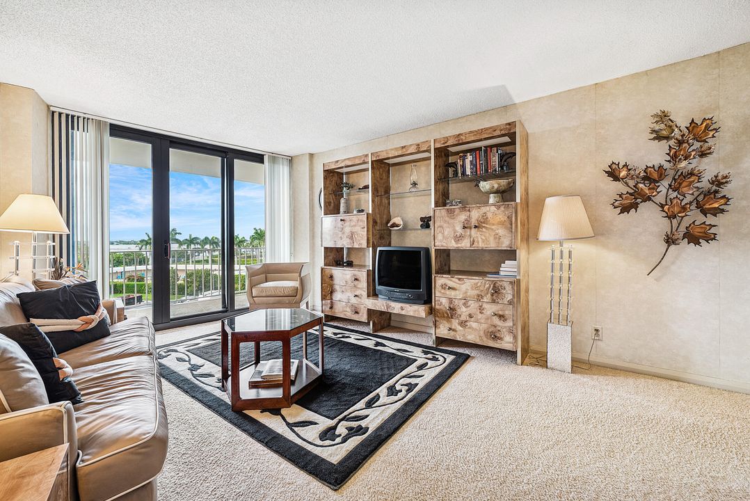 На продажу: $1,695,000 (3 спален, 2 ванн, 2119 Квадратных фут)