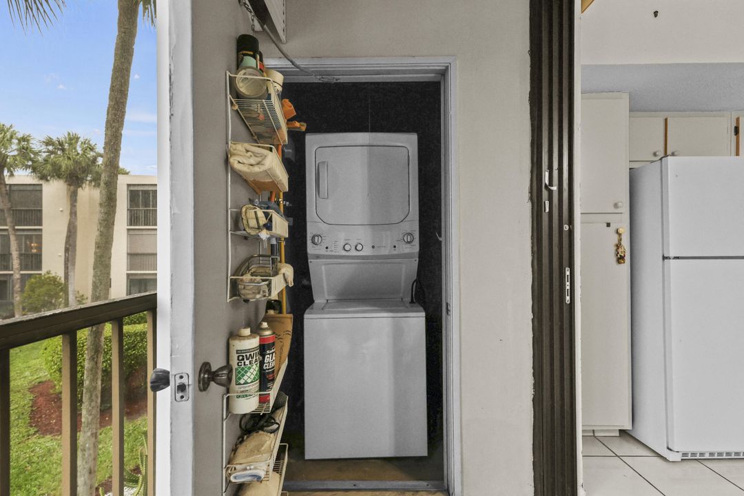 На продажу: $219,000 (2 спален, 2 ванн, 1050 Квадратных фут)