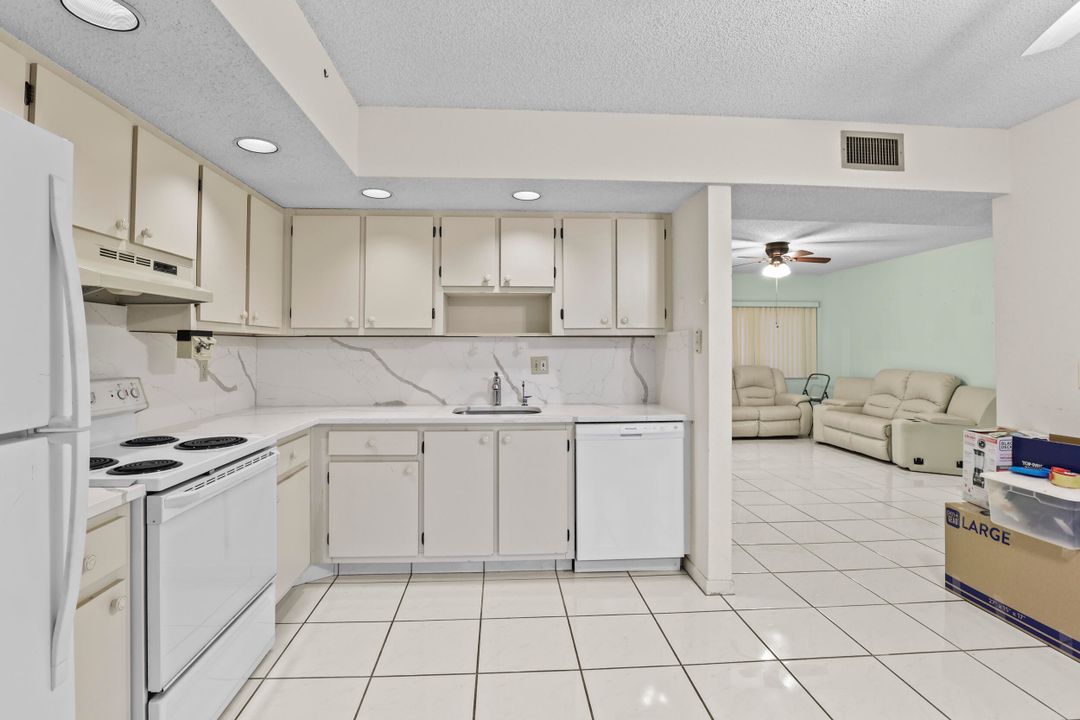 На продажу: $219,000 (2 спален, 2 ванн, 1050 Квадратных фут)