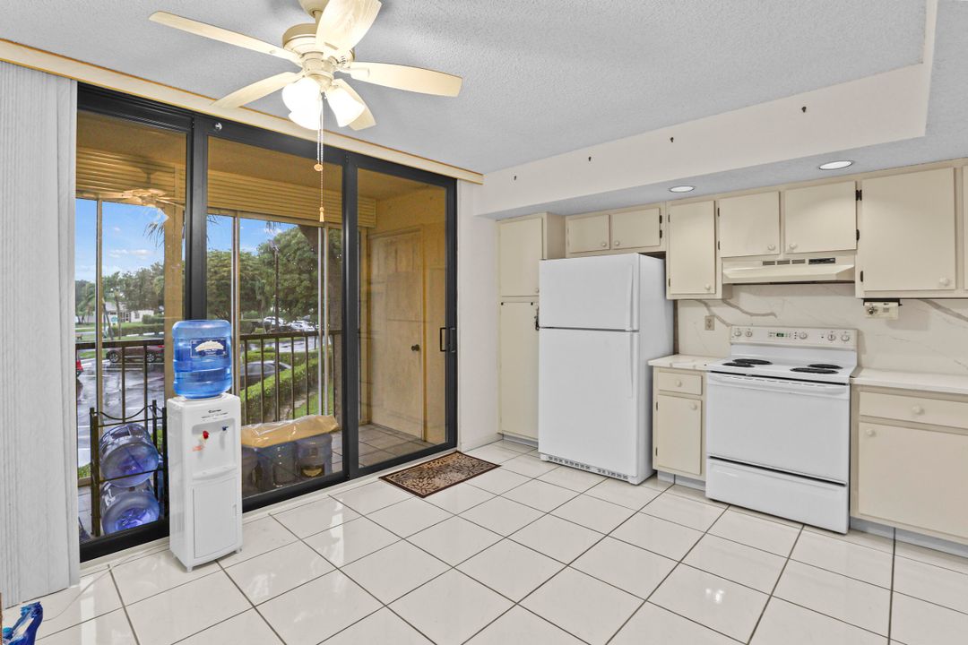 На продажу: $219,000 (2 спален, 2 ванн, 1050 Квадратных фут)