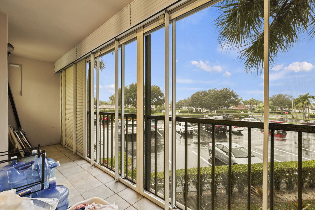 На продажу: $219,000 (2 спален, 2 ванн, 1050 Квадратных фут)