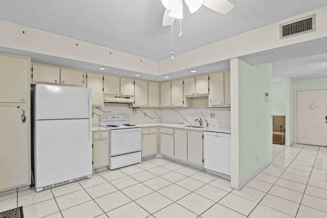 На продажу: $219,000 (2 спален, 2 ванн, 1050 Квадратных фут)