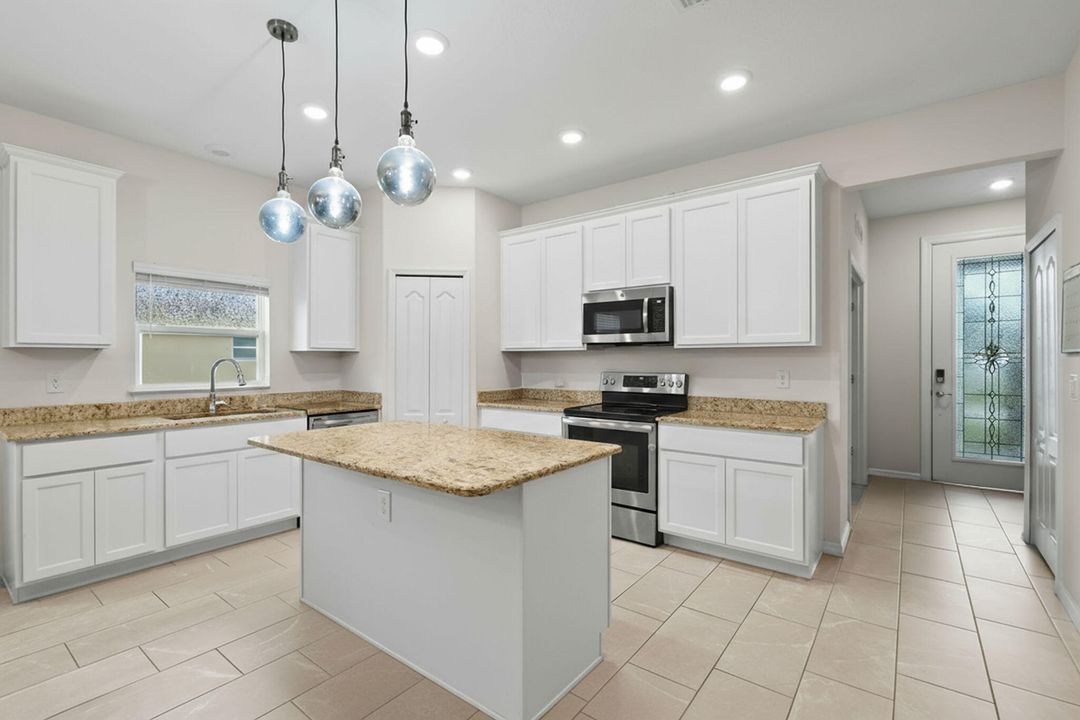 En Venta: $479,000 (3 camas, 2 baños, 1985 Pies cuadrados)