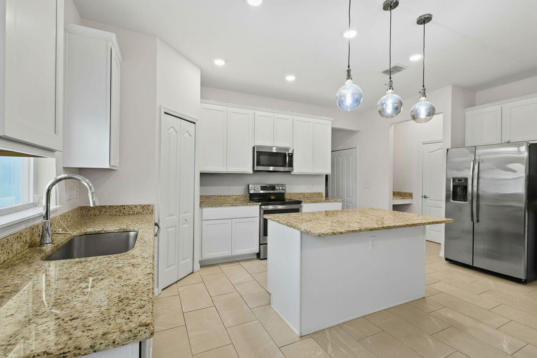 En Venta: $479,000 (3 camas, 2 baños, 1985 Pies cuadrados)