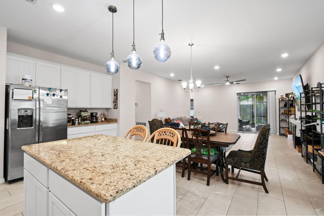 En Venta: $479,000 (3 camas, 2 baños, 1985 Pies cuadrados)