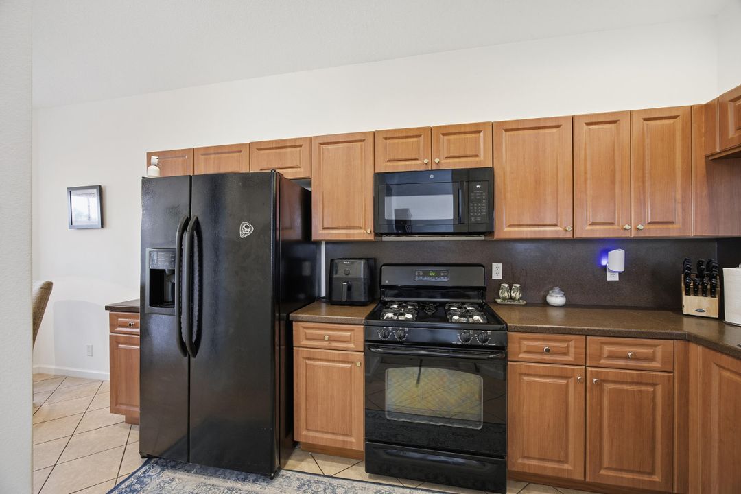 На продажу: $330,000 (2 спален, 2 ванн, 1765 Квадратных фут)