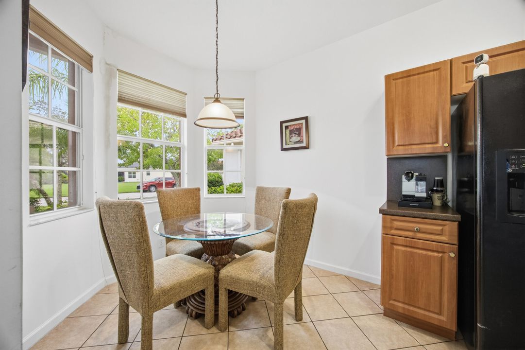 На продажу: $330,000 (2 спален, 2 ванн, 1765 Квадратных фут)