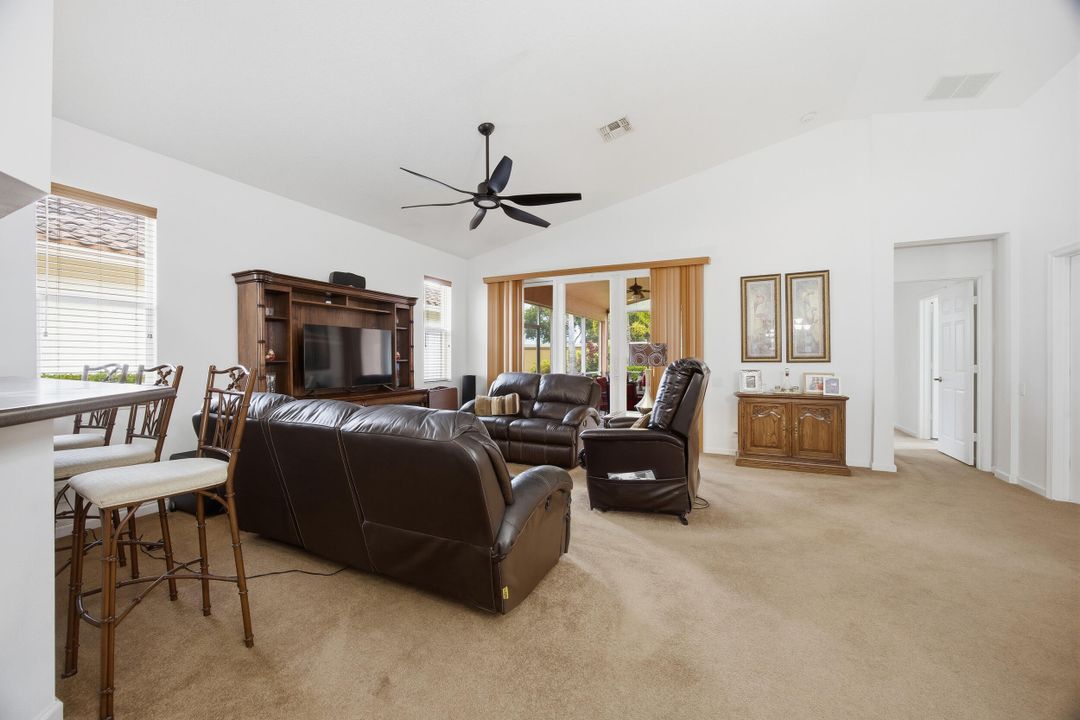 На продажу: $330,000 (2 спален, 2 ванн, 1765 Квадратных фут)