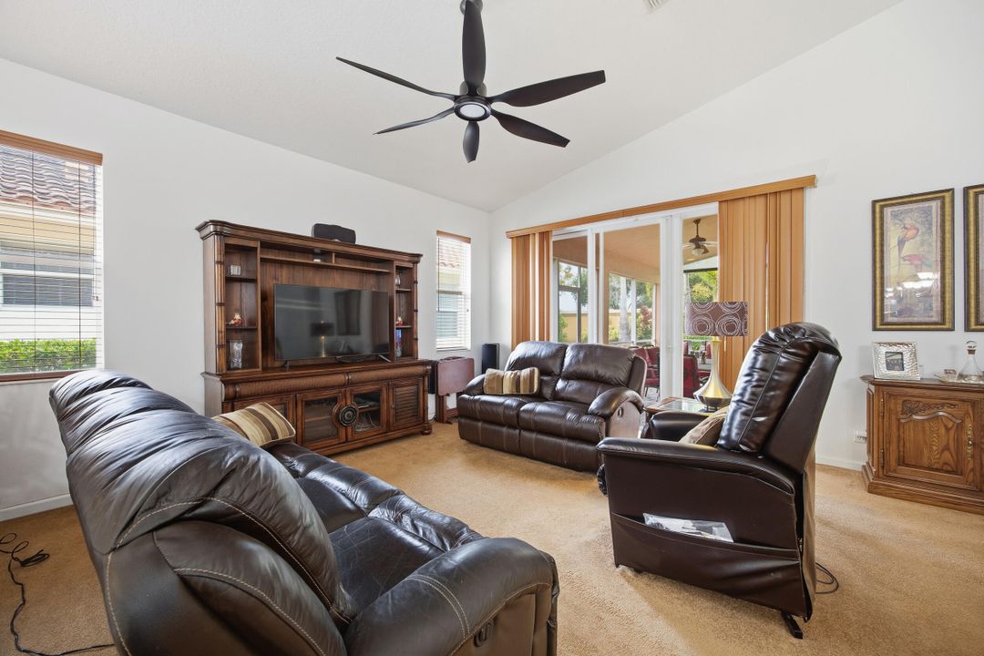 На продажу: $330,000 (2 спален, 2 ванн, 1765 Квадратных фут)