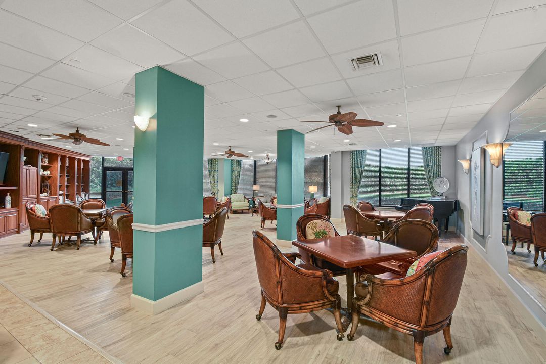 For Sale: $440,000 (1 beds, 2 baths, 1011 Square Feet)