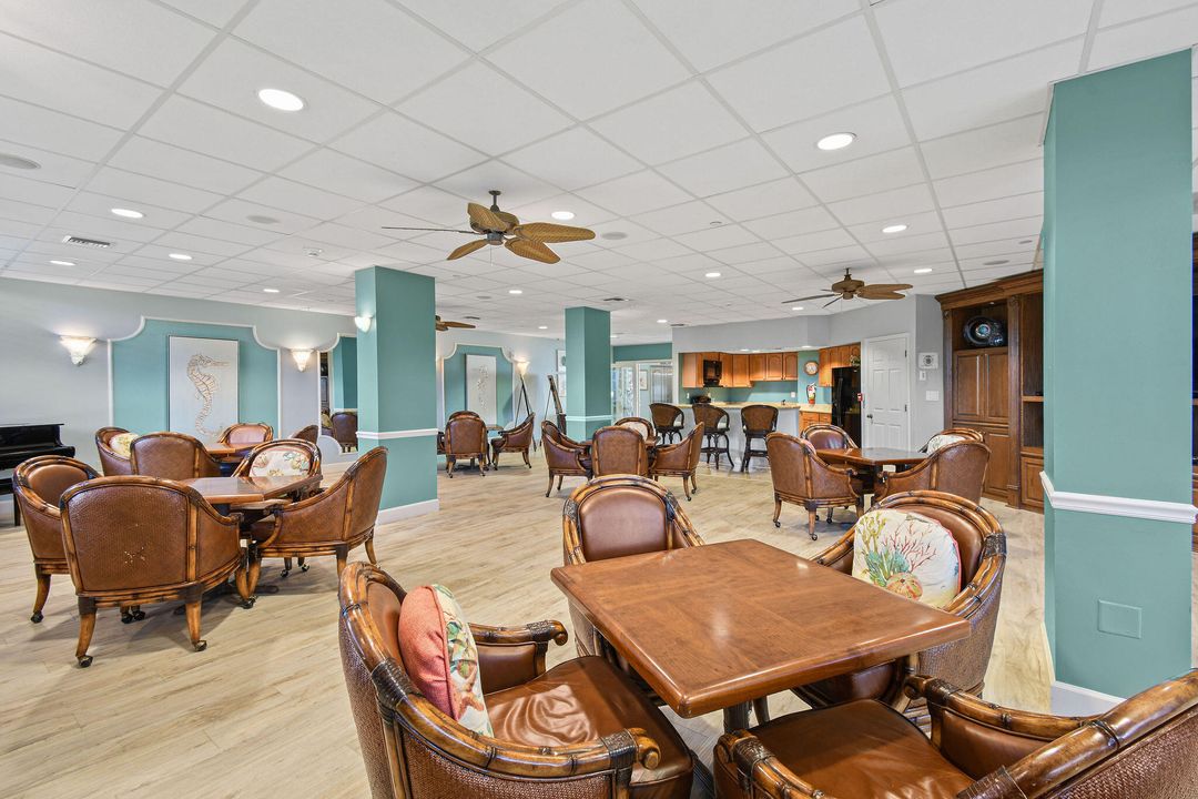 For Sale: $440,000 (1 beds, 2 baths, 1011 Square Feet)