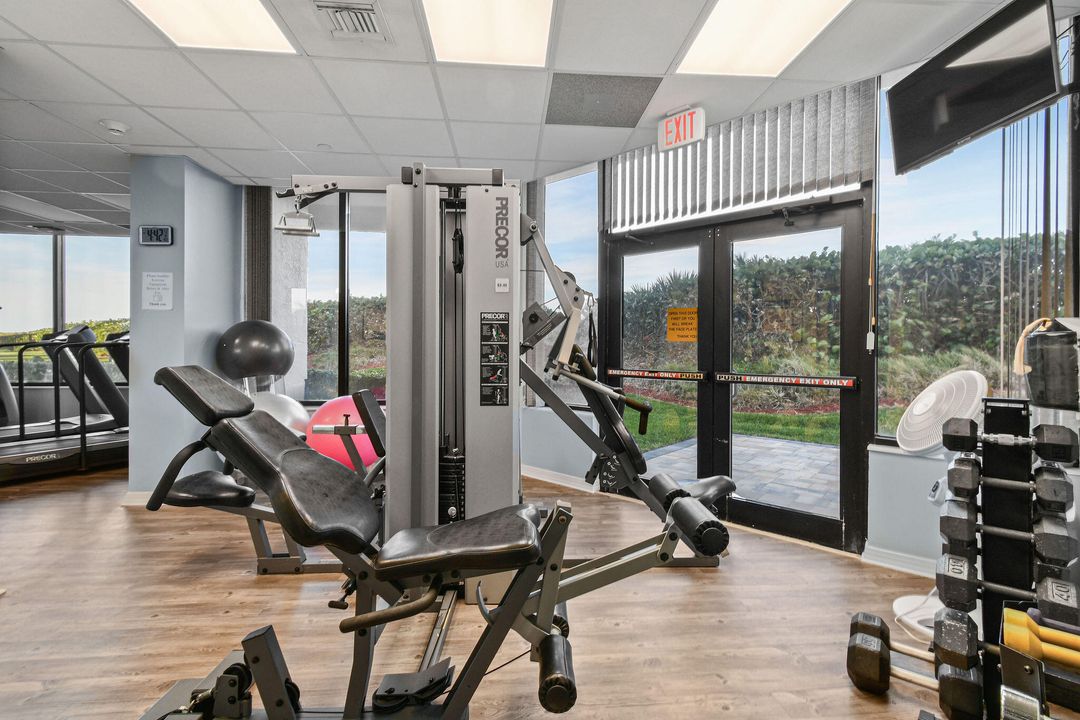 For Sale: $440,000 (1 beds, 2 baths, 1011 Square Feet)