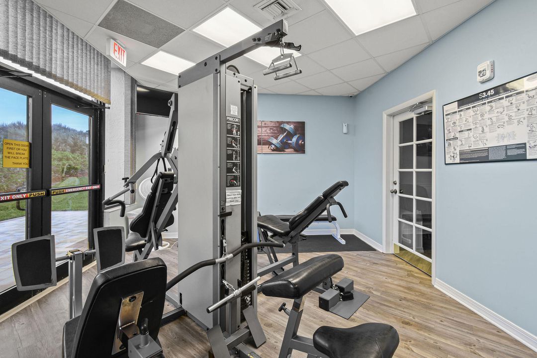 For Sale: $440,000 (1 beds, 2 baths, 1011 Square Feet)