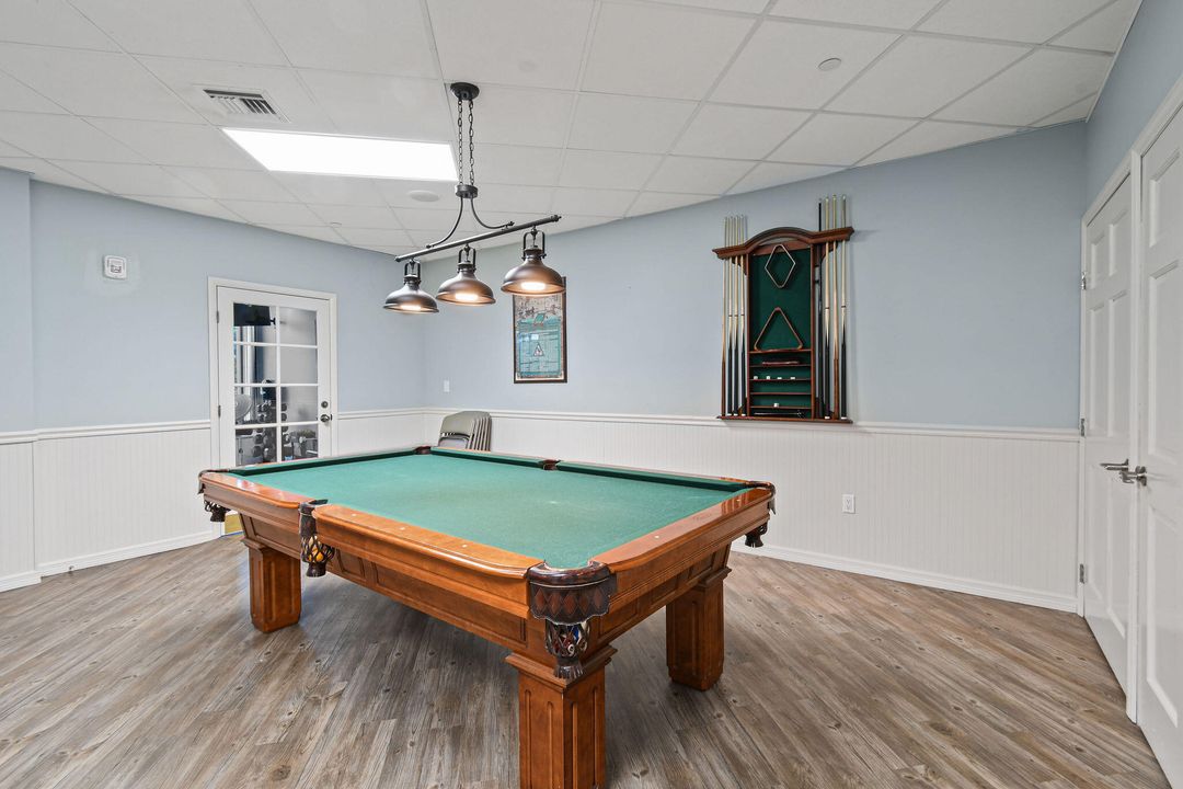 For Sale: $440,000 (1 beds, 2 baths, 1011 Square Feet)