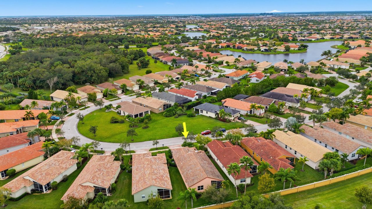 На продажу: $330,000 (2 спален, 2 ванн, 1765 Квадратных фут)