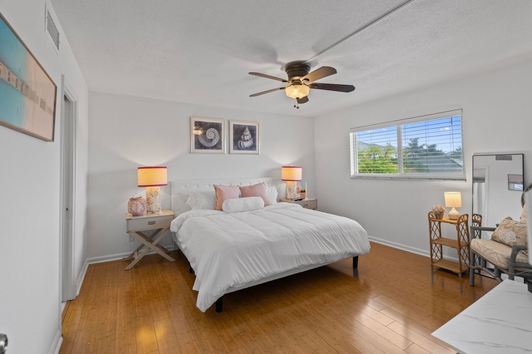 出租: $3,000 (2 贝兹, 2 浴室, 1056 平方英尺)