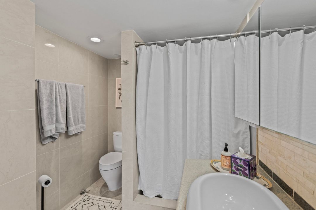 出租: $3,000 (2 贝兹, 2 浴室, 1056 平方英尺)