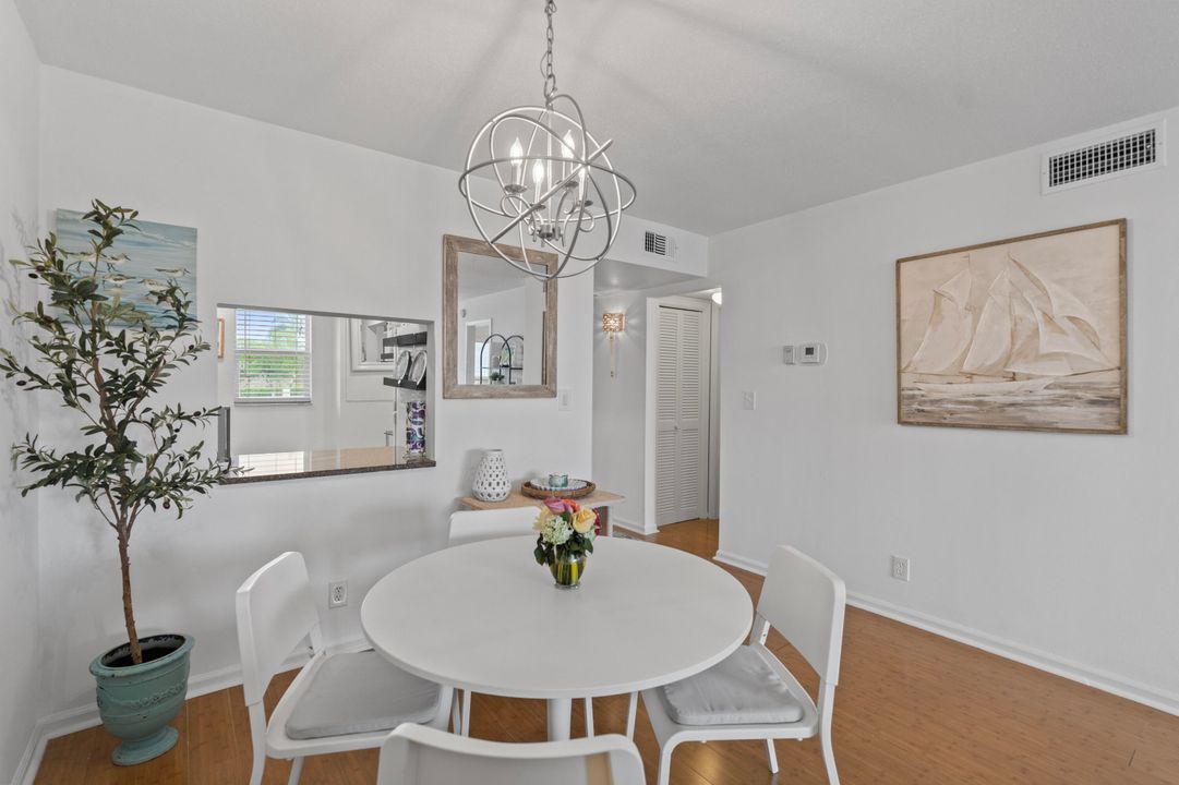 出租: $3,000 (2 贝兹, 2 浴室, 1056 平方英尺)