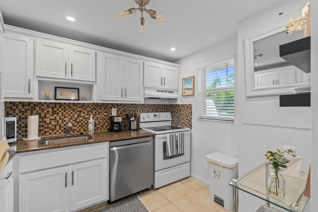 出租: $3,000 (2 贝兹, 2 浴室, 1056 平方英尺)