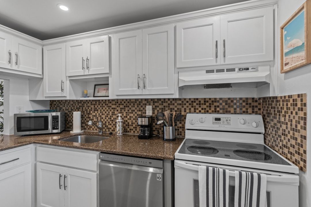 出租: $3,000 (2 贝兹, 2 浴室, 1056 平方英尺)