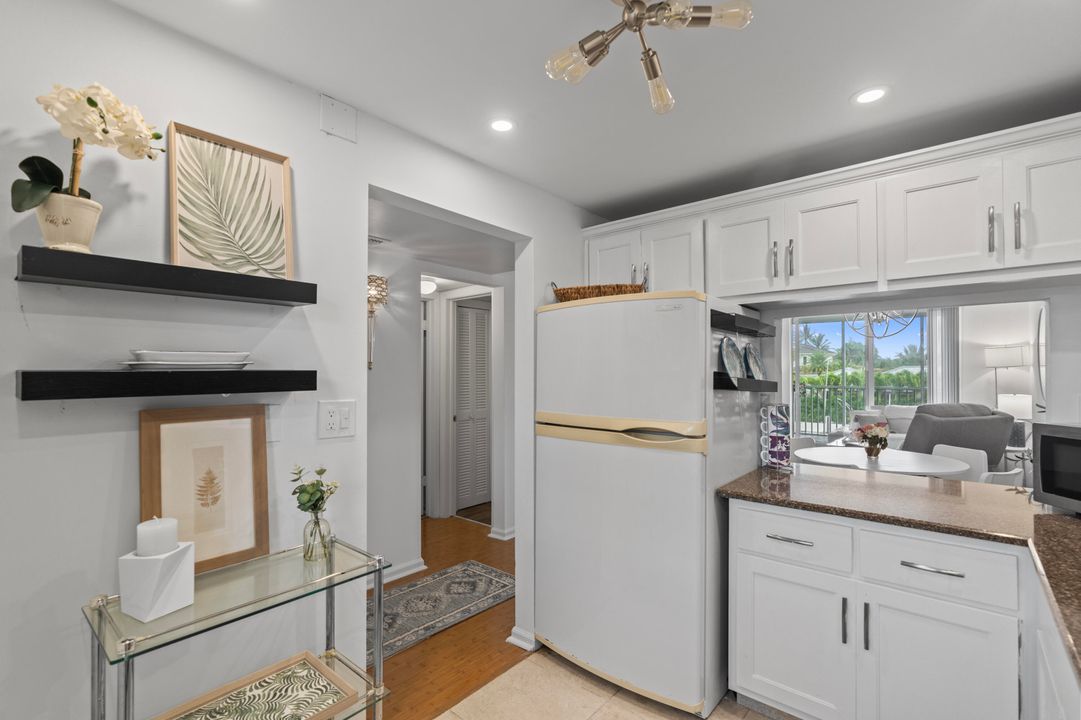 出租: $3,000 (2 贝兹, 2 浴室, 1056 平方英尺)