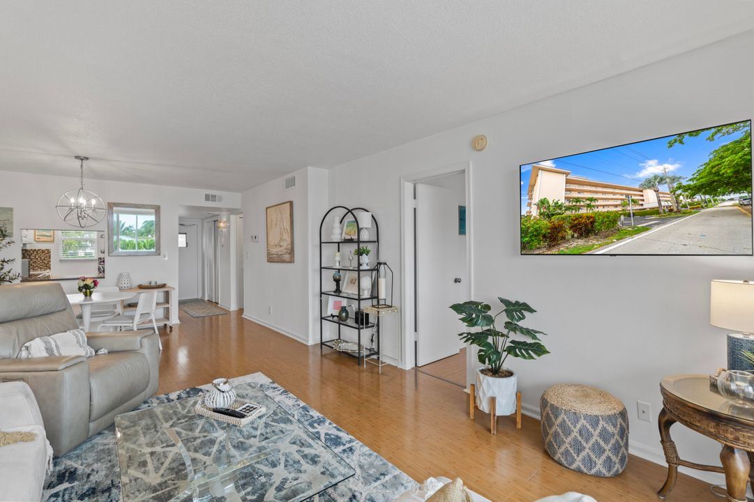 出租: $3,000 (2 贝兹, 2 浴室, 1056 平方英尺)