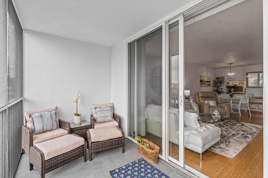 出租: $3,000 (2 贝兹, 2 浴室, 1056 平方英尺)