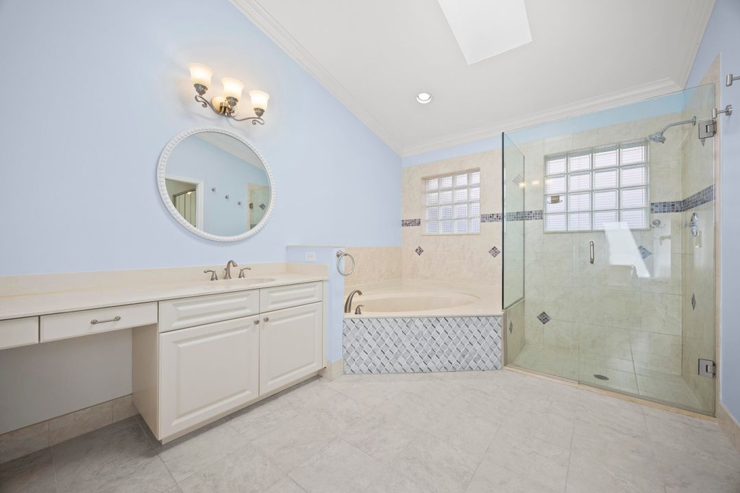 En Venta: $1,125,000 (3 camas, 2 baños, 2003 Pies cuadrados)