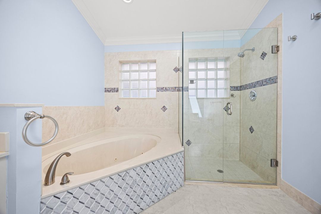 En Venta: $1,125,000 (3 camas, 2 baños, 2003 Pies cuadrados)