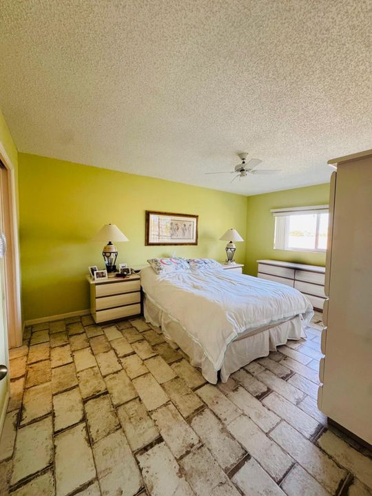 В аренду: $1,700 (2 спален, 2 ванн, 1330 Квадратных фут)