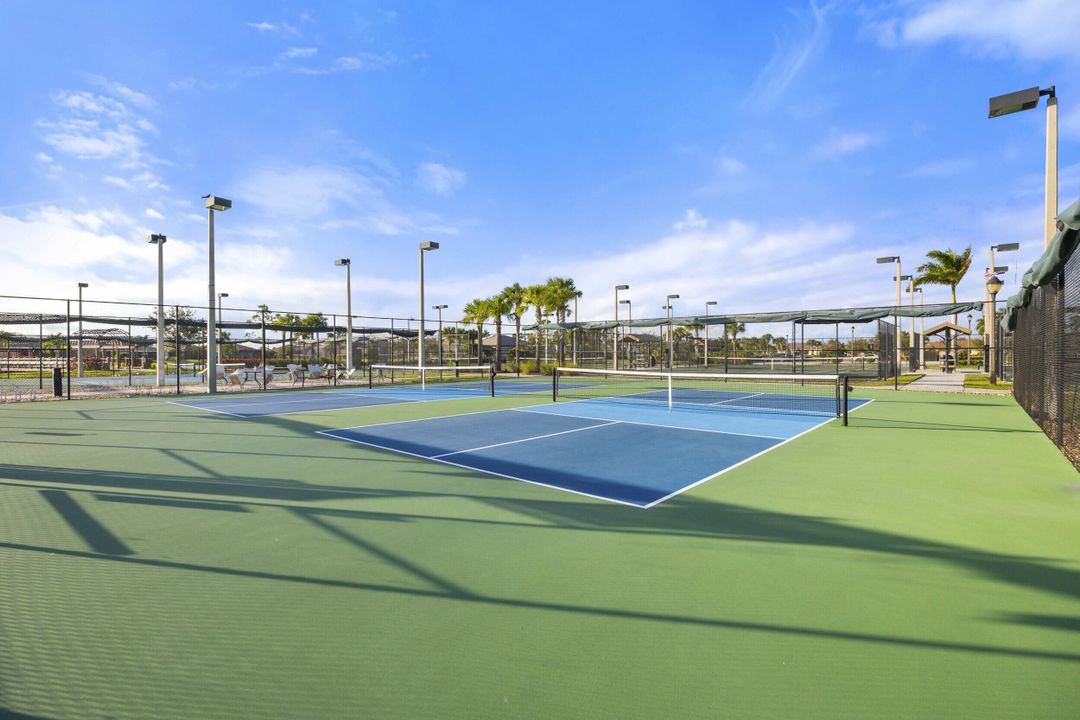 На продажу: $330,000 (2 спален, 2 ванн, 1765 Квадратных фут)