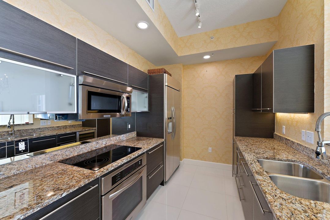 На продажу: $879,000 (2 спален, 2 ванн, 1205 Квадратных фут)