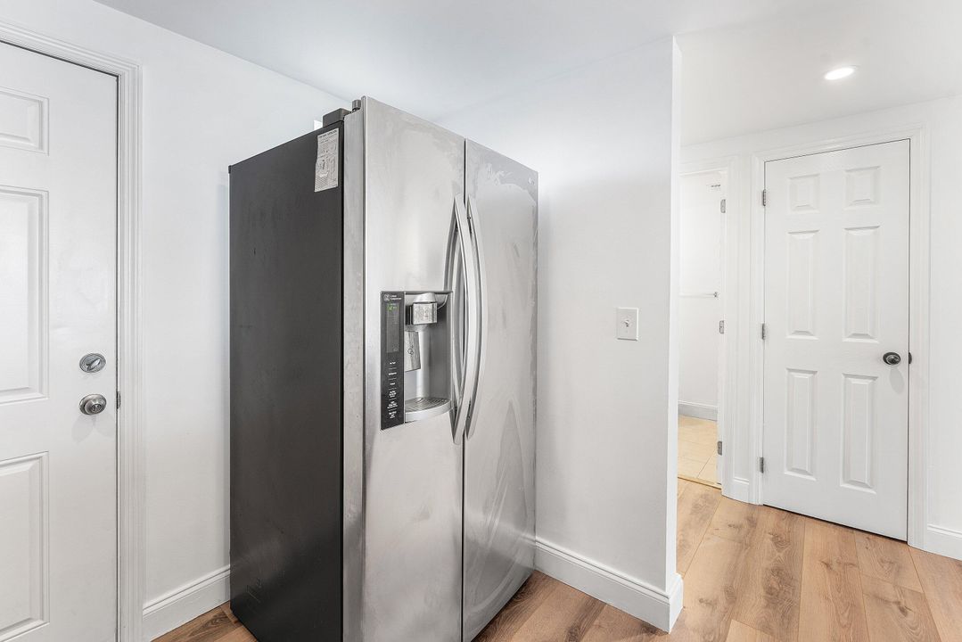 For Rent: $2,000 (2 beds, 1 baths, 948 Square Feet)