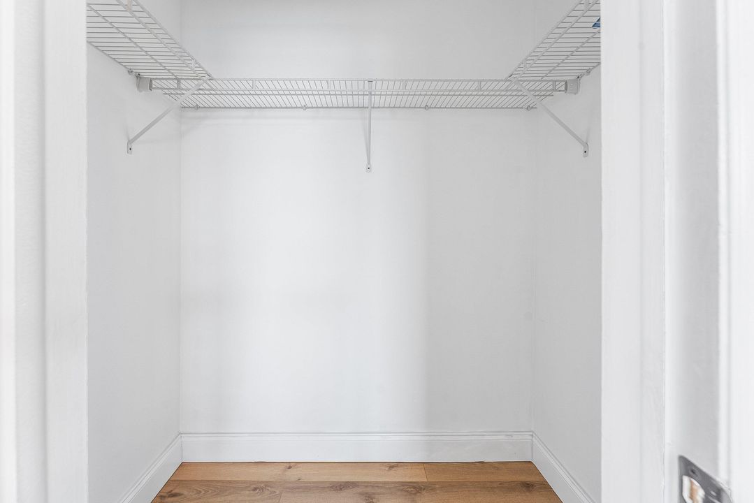 For Rent: $2,000 (2 beds, 1 baths, 948 Square Feet)