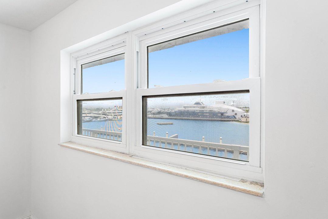 For Rent: $2,000 (2 beds, 1 baths, 948 Square Feet)