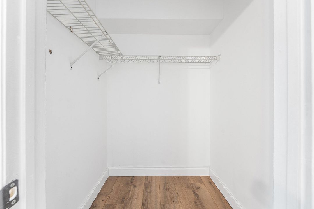 For Rent: $2,000 (2 beds, 1 baths, 948 Square Feet)