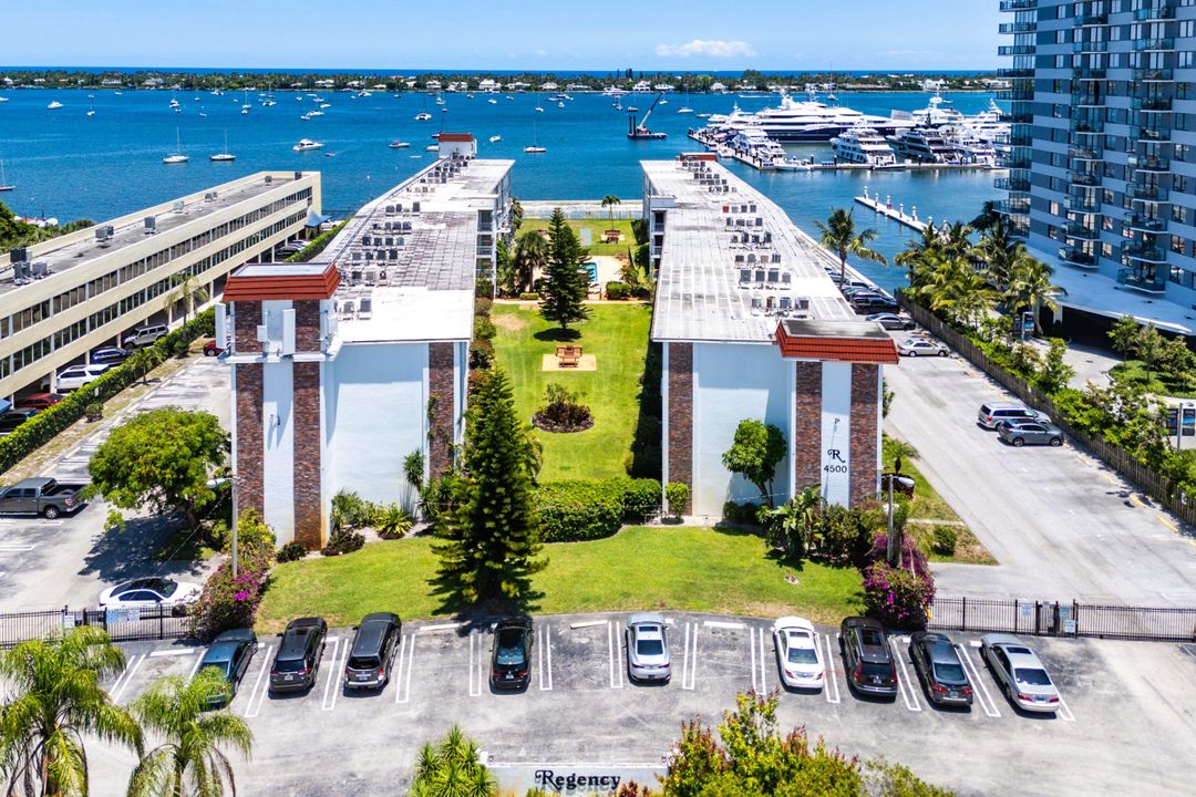 For Rent: $2,000 (2 beds, 1 baths, 948 Square Feet)