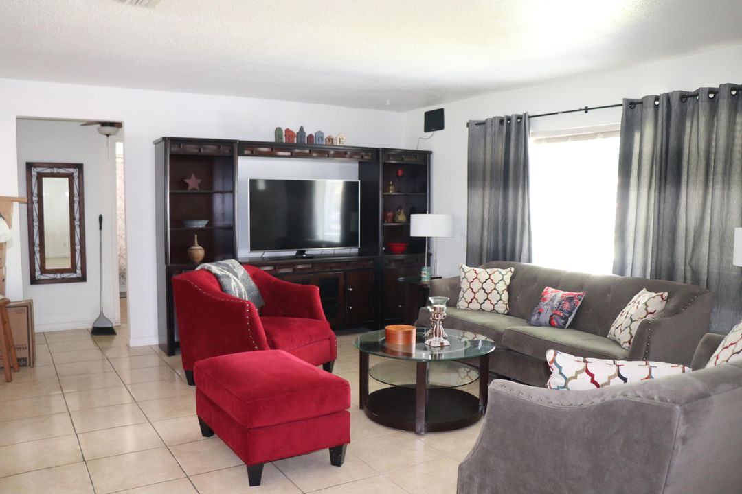 For Rent: $2,000 (2 beds, 2 baths, 1587 Square Feet)