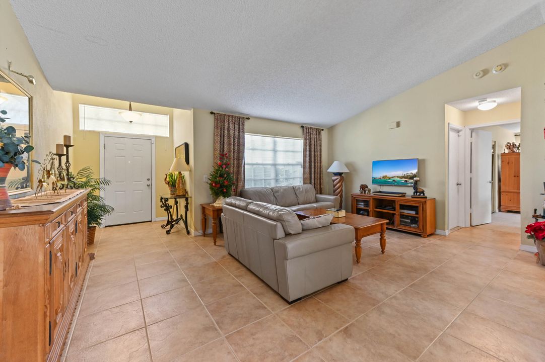 For Sale: $379,900 (3 beds, 2 baths, 1358 Square Feet)