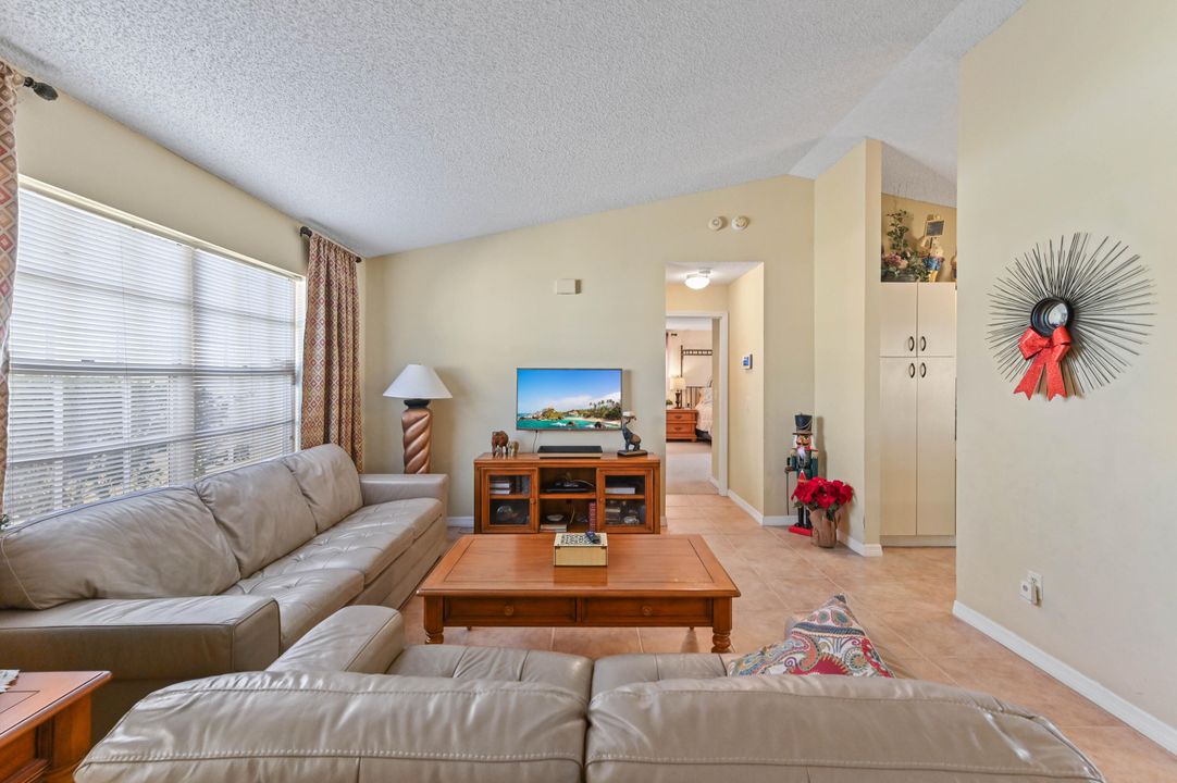 For Sale: $379,900 (3 beds, 2 baths, 1358 Square Feet)