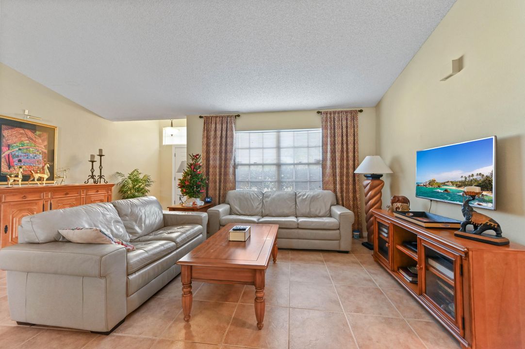For Sale: $379,900 (3 beds, 2 baths, 1358 Square Feet)