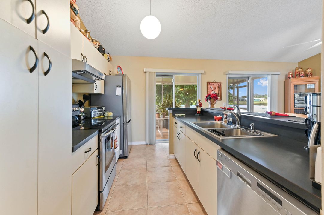 For Sale: $379,900 (3 beds, 2 baths, 1358 Square Feet)