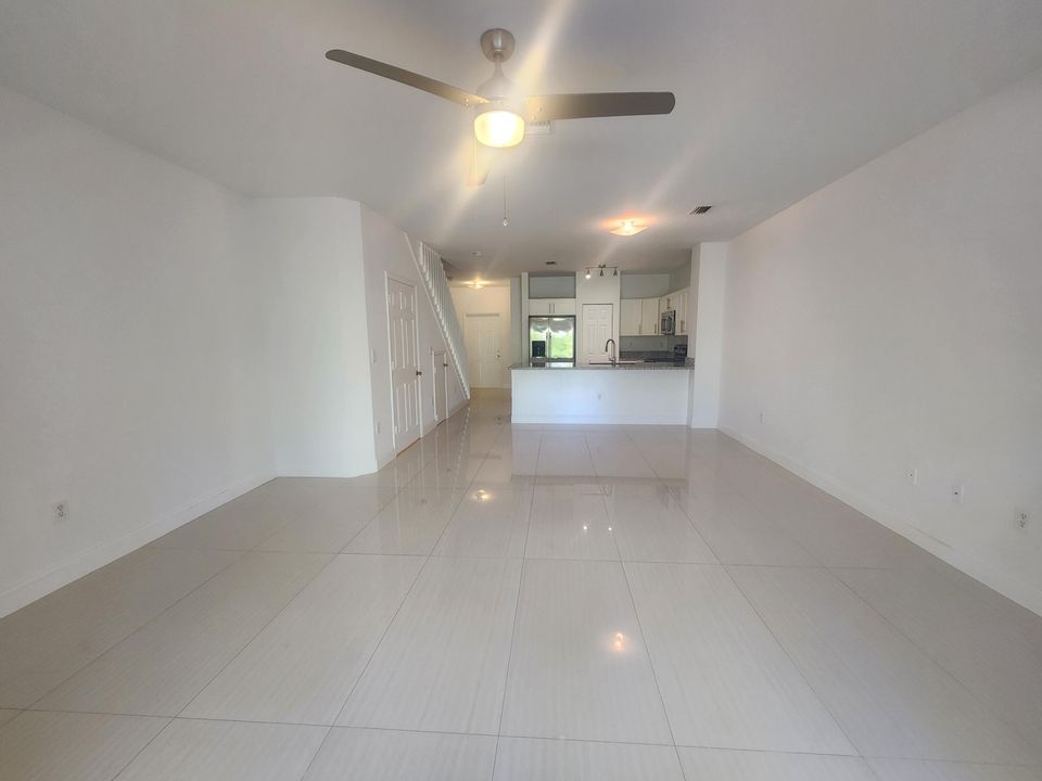 出租: $2,300 (3 贝兹, 2 浴室, 1530 平方英尺)