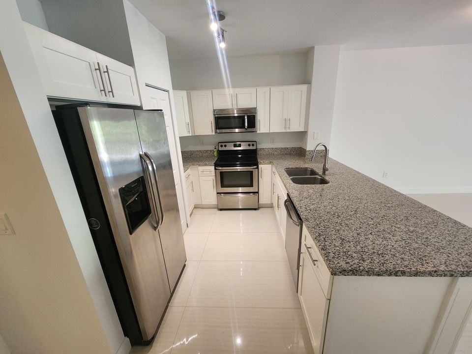 出租: $2,300 (3 贝兹, 2 浴室, 1530 平方英尺)