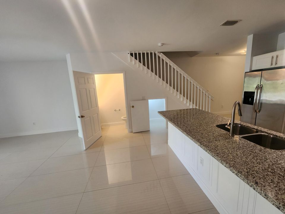 出租: $2,300 (3 贝兹, 2 浴室, 1530 平方英尺)